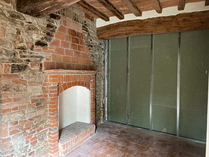 Casa con 5 locali in vendita in Pianello Val Tidone