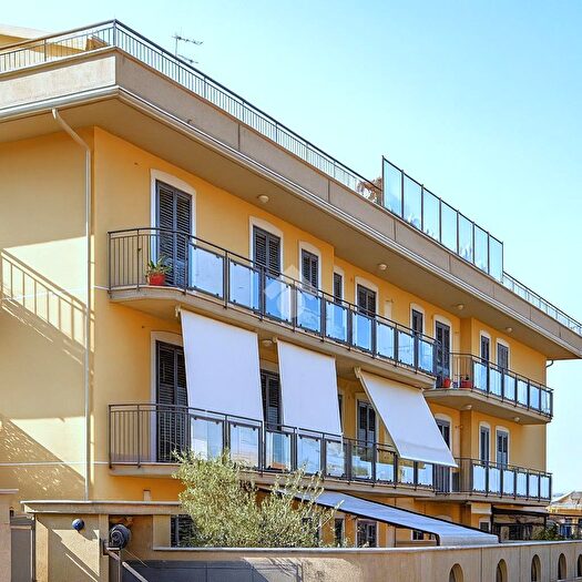 Appartamento trilocale in vendita in Via Valle Allegra, Gravina Di Catania