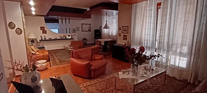 Casa con 15 locali in vendita in Via Cagliari, Serramanna