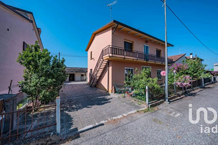 Casa con 8 locali in vendita in Via Tavoliere, Argenta