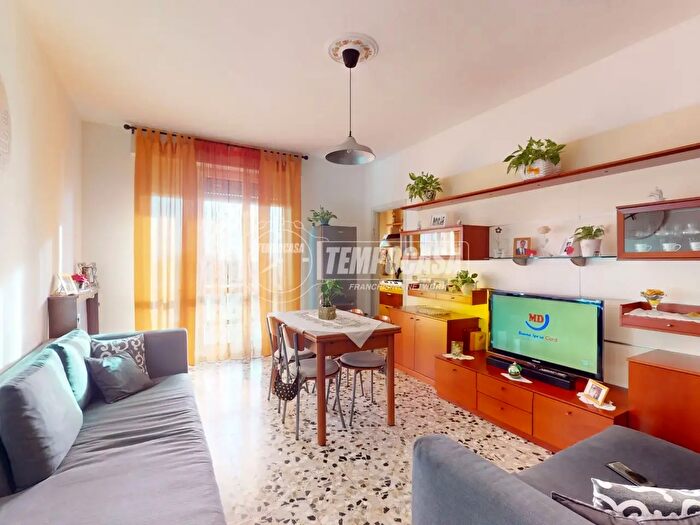 Appartamento trilocale in vendita in Via Monte Grappa, Lazzate