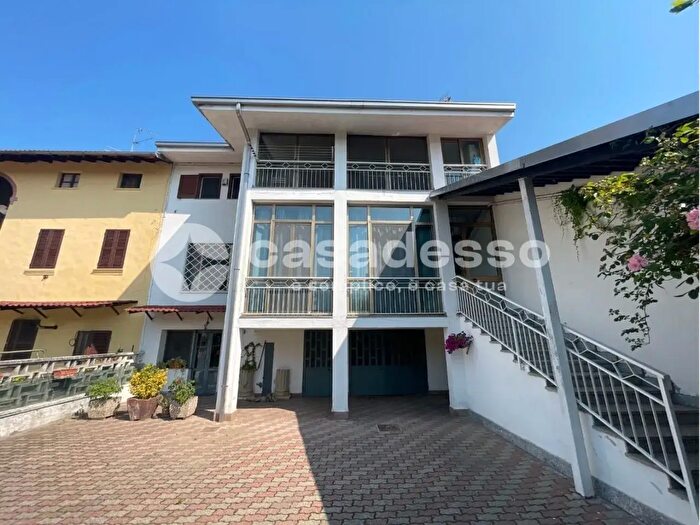 Casa con 12 locali in vendita in Palazzolo Vercellese