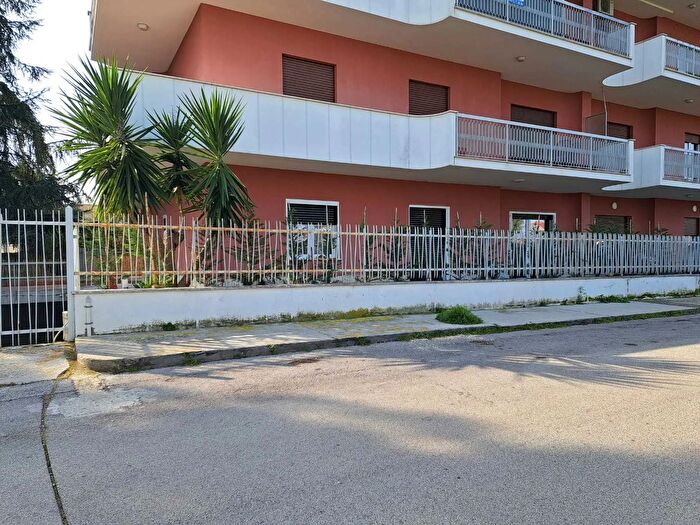 Appartamento con 7 locali in vendita in Via Aterno, Lanciano