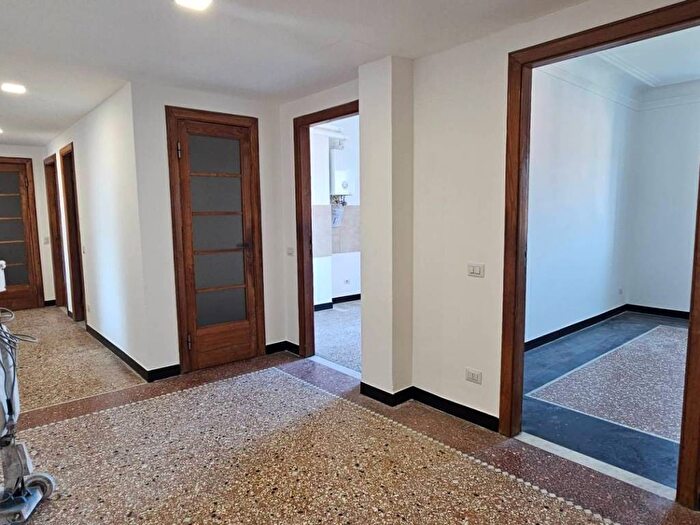 Casa con 6 locali in affitto in CSO BUENOS AIRES, Centro, Lavagna
