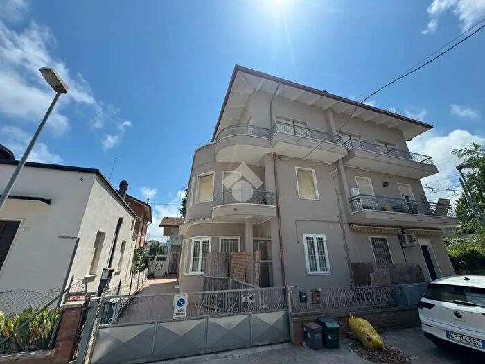 Appartamento trilocale in vendita in Via Milano, Cattolica