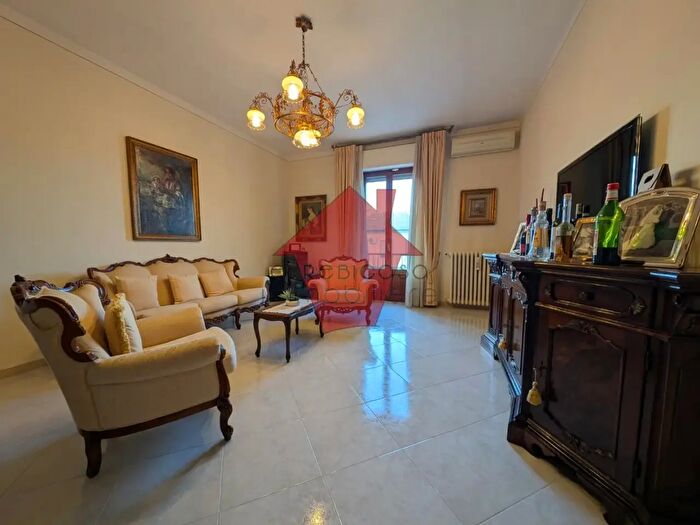 Appartamento con 6 locali in vendita in Palmiro Togliatti, Vinci