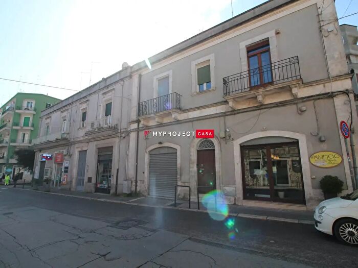 Appartamento trilocale in affitto in Via dei Mille, Martina Franca