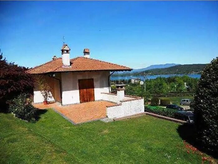 Casa quadrilocale in vendita in Dormelletto
