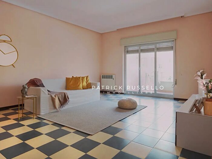 Appartamento con 7 locali in vendita in Via Parioli, Gela