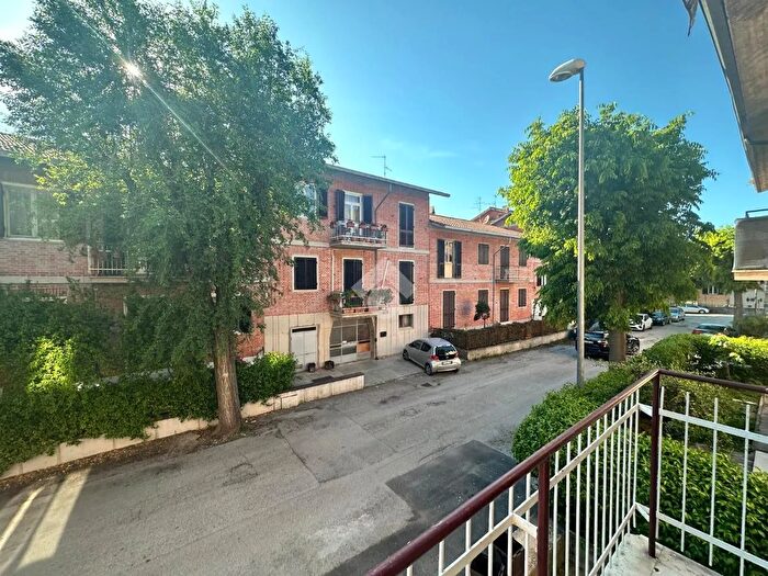 Appartamento quadrilocale in vendita in Via Giosuè Toni, Foligno