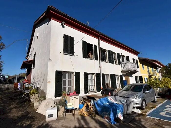 Casa con 7 locali in vendita in Via Collina Forni, Montaldo Scarampi