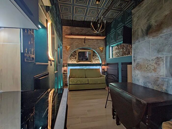 Appartamento monolocale in affitto in Via Giovanni Brombeis, Napoli