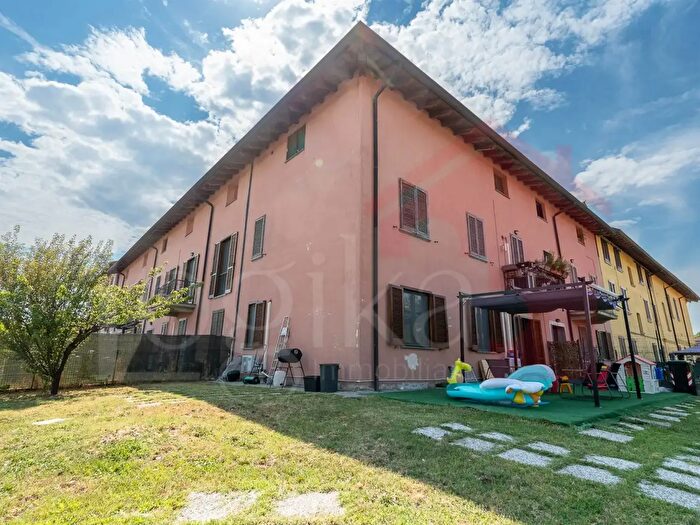 Appartamento trilocale in vendita in Via Morivione, Torre D'Arese