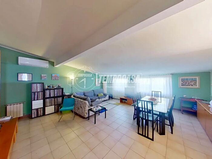 Appartamento quadrilocale in vendita in Via Fleming, Cabiate