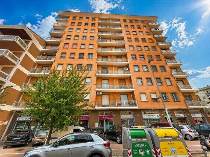 Appartamento trilocale in vendita in Corso Marcello Prestinari, Semicentro, Vercelli