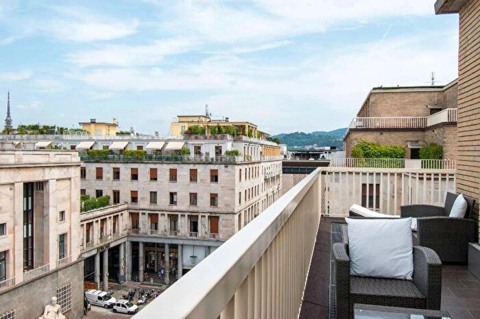 Appartamento con 6 locali in vendita in Piazza Cln Torino, Torino