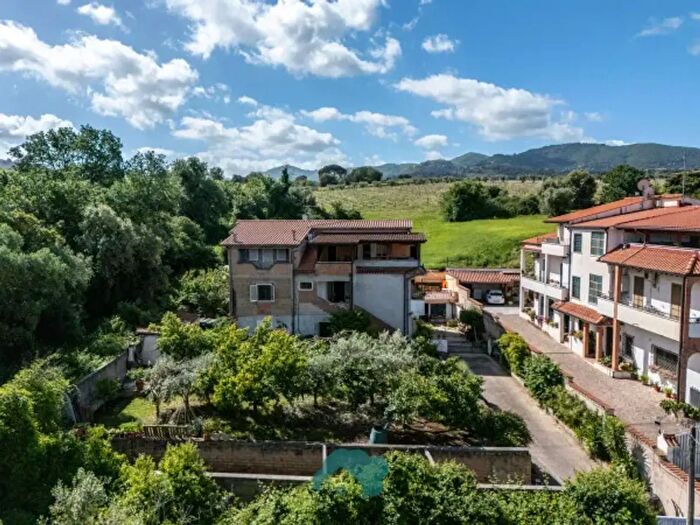 Appartamento quadrilocale in vendita in Via Ginostra, Roma