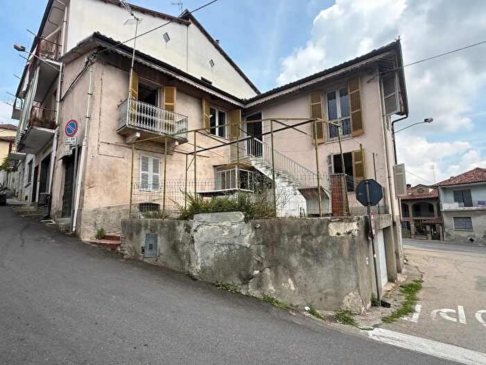 Casa con 7 locali in vendita in Via Roma, Montechiaro D'Asti