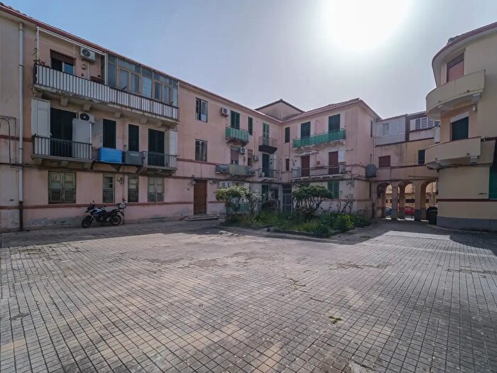 Appartamento trilocale in vendita in Via Salandra, Messina