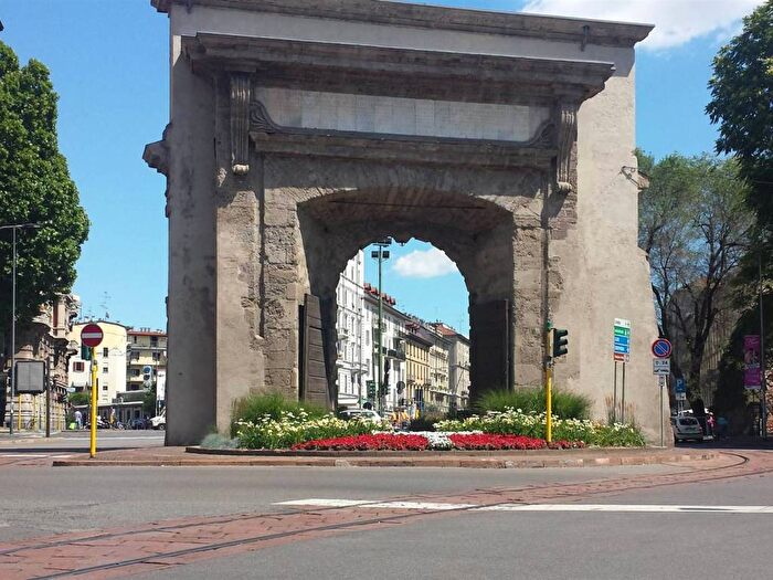 Appartamento trilocale in affitto in Corso di Porta Romana, Quadronno Crocetta, Milano