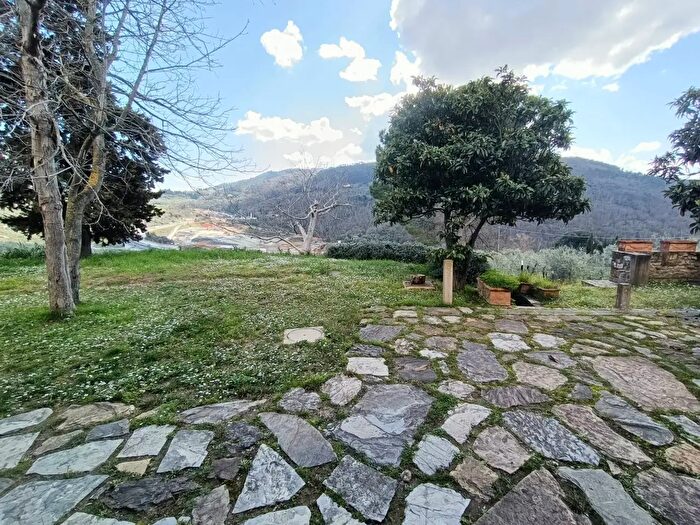 Casa quadrilocale in vendita in Via Vecchia Aretina, Bagno A Ripoli