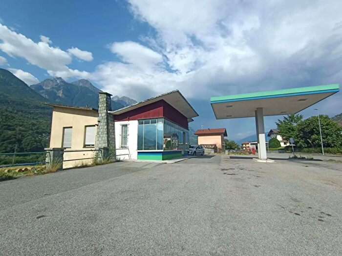 Casa con 10 locali in vendita in Via Aosta, Nus