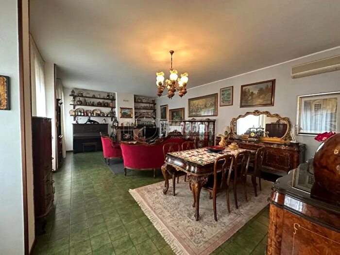 Appartamento quadrilocale in vendita in Modena