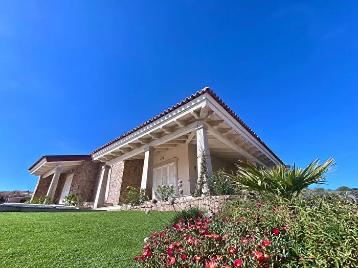 Casa trilocale in vendita in Strada Provinciale Trinità dAgultu Isola Rossa, Trinità dAgultu e Vignola