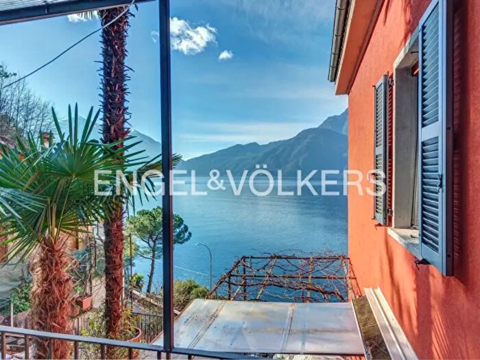 Casa quadrilocale in vendita in Bellano