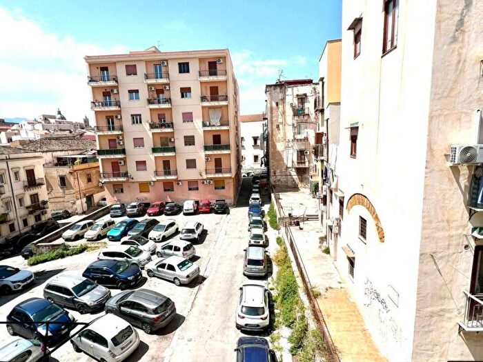 Appartamento trilocale in affitto in Discesa delle Capre, Tribunale, Palermo