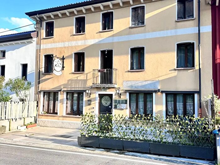 Casa con 7 locali in vendita in Va Venezia, Caltrano