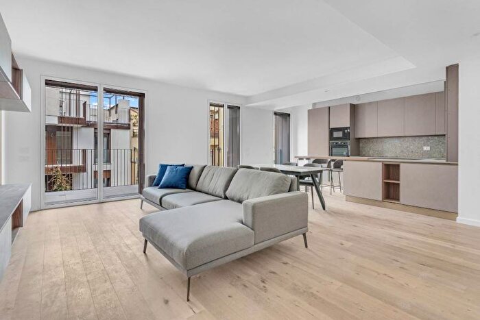 Appartamento quadrilocale in affitto in Via Pietro Giannone, Paolo Sarpi, Milano