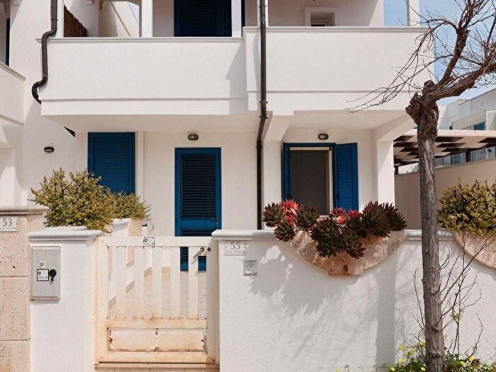 Casa con 6 locali in affitto in Via Giuseppe Di Vittorio, Lido Marini, Ugento