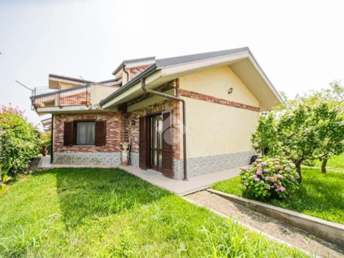 Casa quadrilocale in vendita in Via Rivarolo Bossole, Lombardore