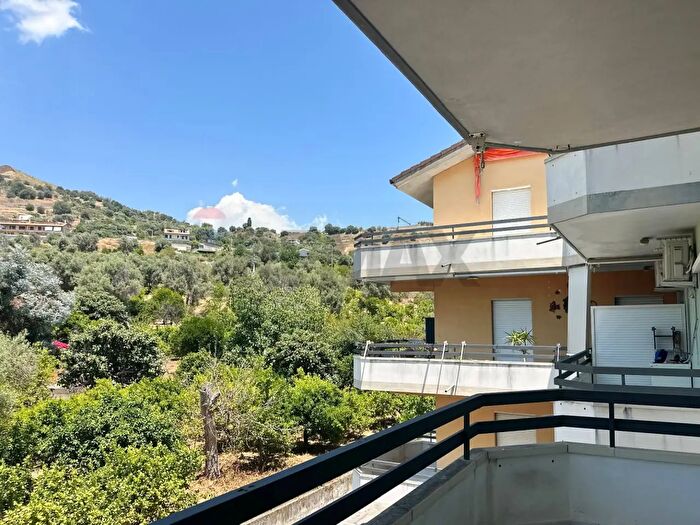 Appartamento con 5 locali in vendita in Via Cesare Battisti, Furci Siculo