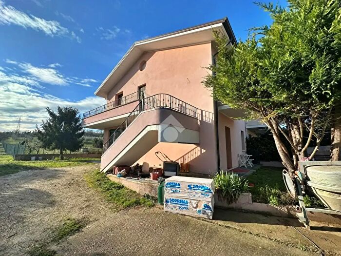 Casa quadrilocale in vendita in Via Monte Formica, Gradara