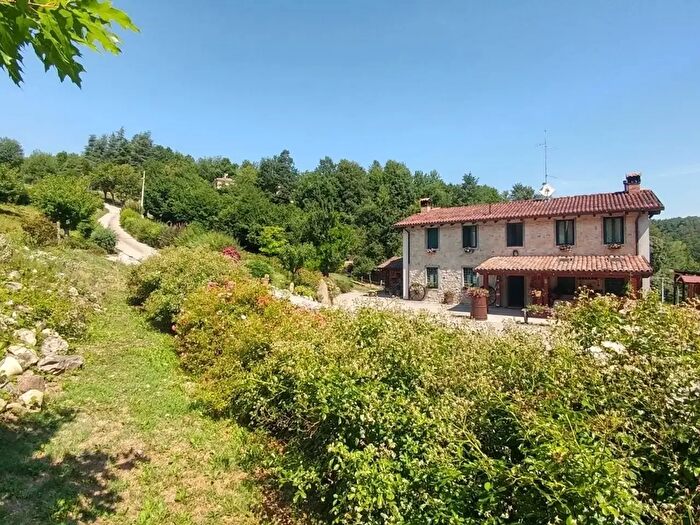 Casa con 9 locali in vendita in Via Cattani, Guiglia