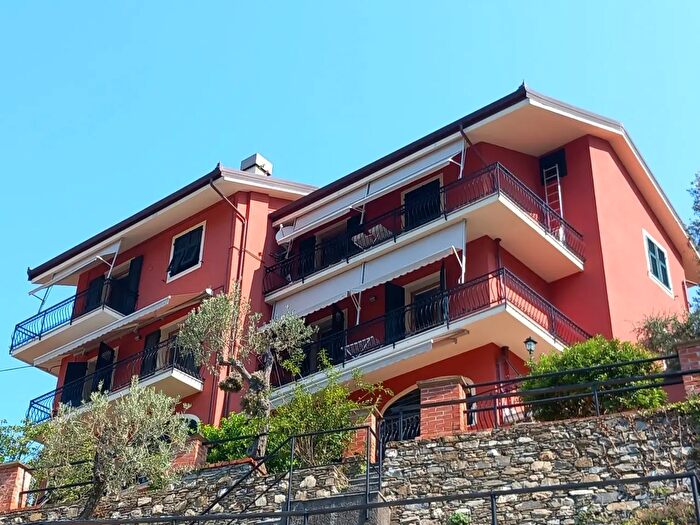 Casa con 7 locali in vendita in Avegno