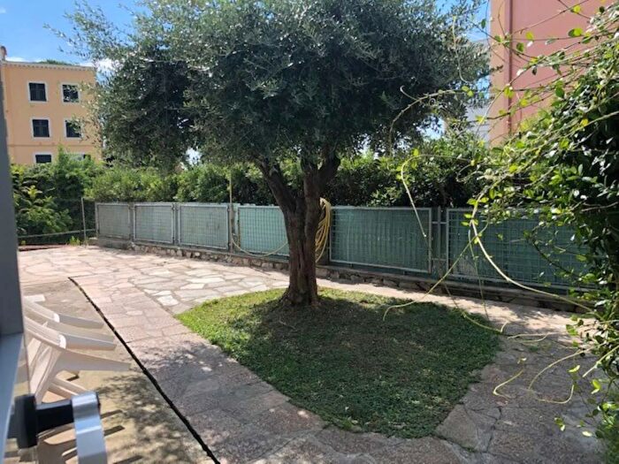Appartamento con 7 locali in vendita in Viale Ammiraglio Giorgio Des Geneys, Genova