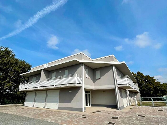 Appartamento quadrilocale in affitto in Via Fabrizio de Andrè, Centro, Crevalcore