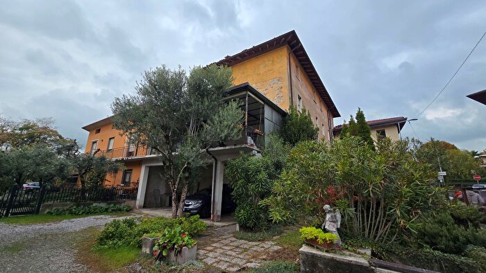 Appartamento con 8 locali in vendita in Via Cavour, Curno