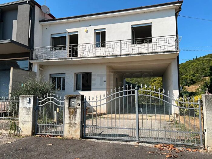 Casa con 5 locali in vendita in Via G Matteotti, Barbarano Mossano