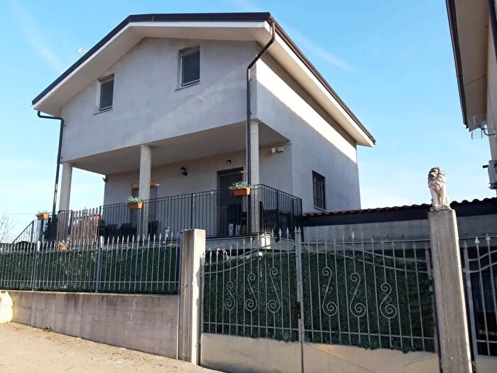 Casa quadrilocale in vendita in Via Thaon di Revel, Poirino
