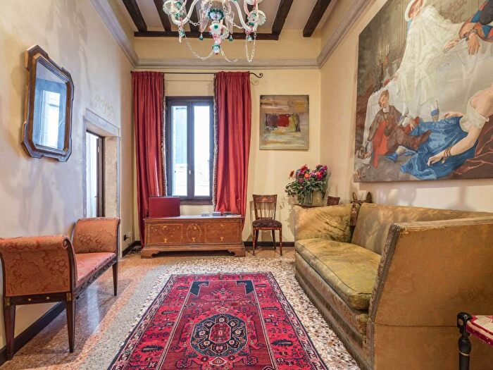 Appartamento trilocale in affitto in San Polo, Venezia