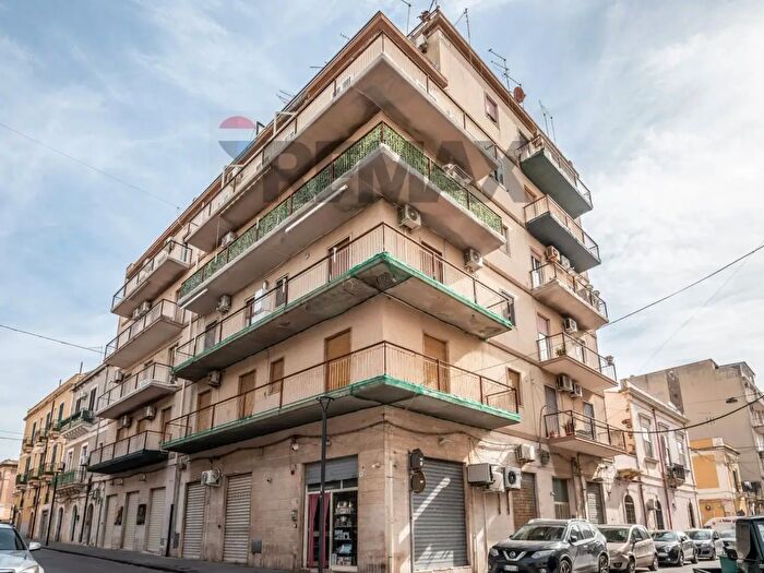 Appartamento con 6 locali in vendita in Via Vincenzo Statella, Siracusa