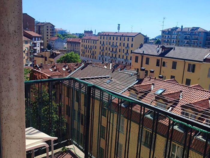 Appartamento trilocale in affitto in Via Ettore Troilo, Ascanio Sforza, Milano