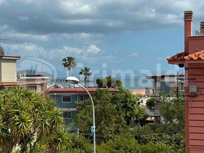 Appartamento trilocale in vendita in Via Miliscola, Pozzuoli