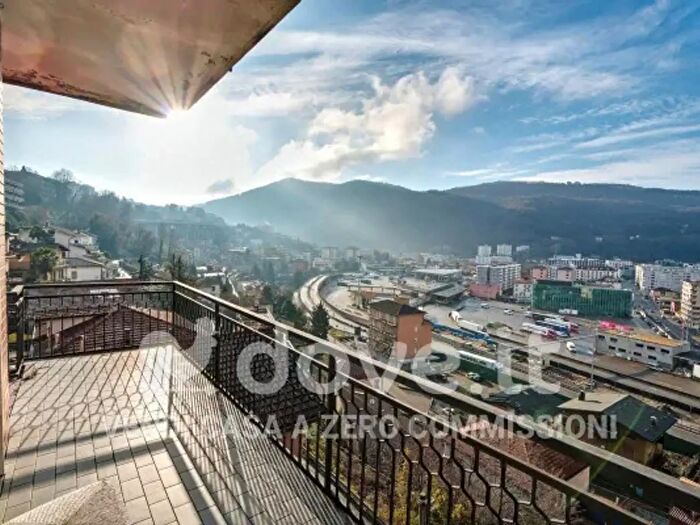 Appartamento trilocale in vendita in Via Gioacchino Rossini, Como
