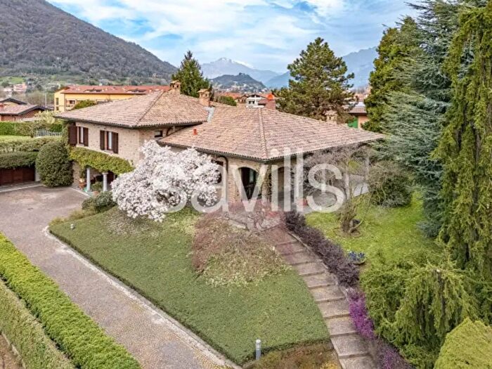 Casa con 6 locali in vendita in Via Giulio Prinetti, Brivio