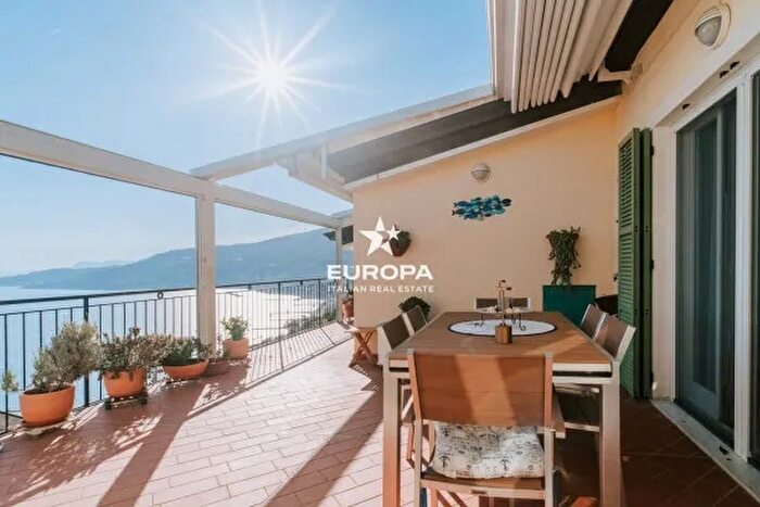 Appartamento quadrilocale in vendita in Corso Giuseppe Garibaldi, Ospedaletti